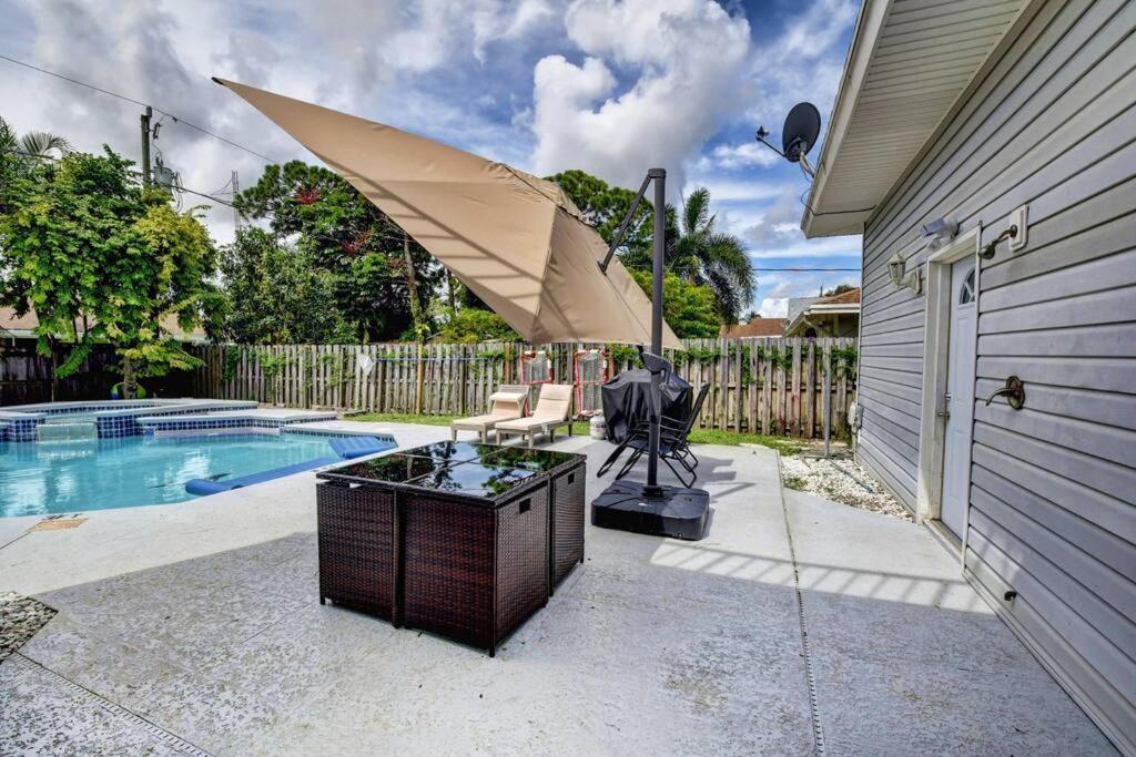 5 Bedroom Mansion With Pool And Non-Heated Jacuzzi Games In Boynton Beach Buitenkant foto