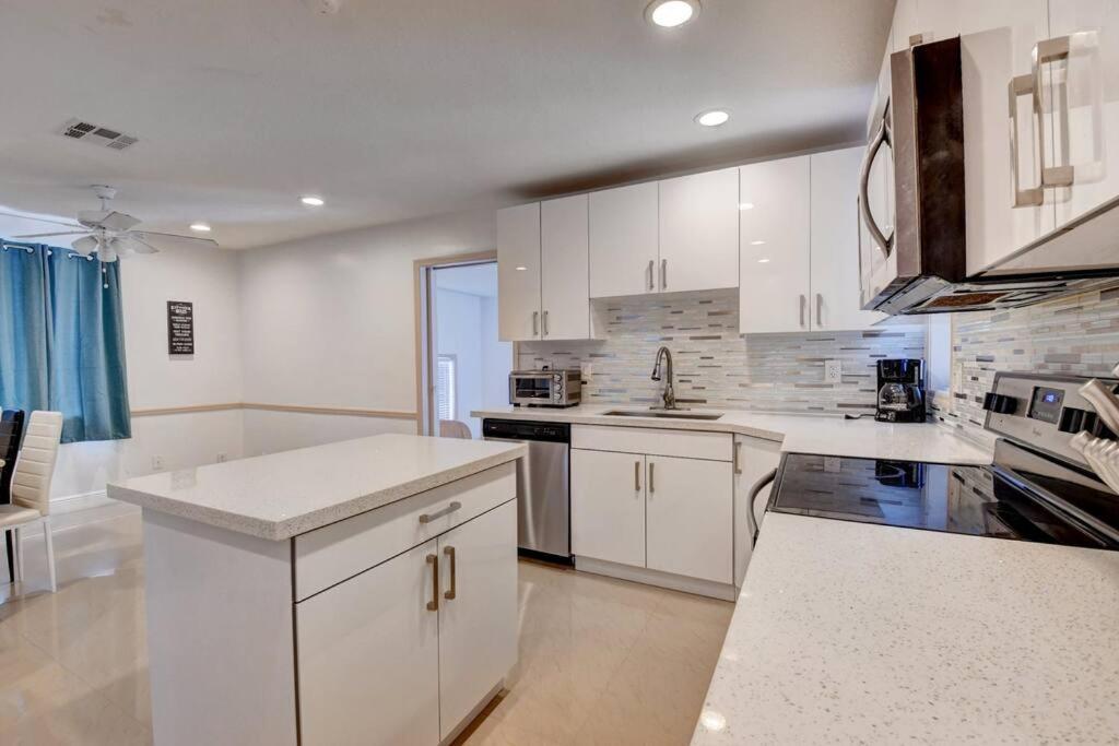 5 Bedroom Mansion With Pool And Non-Heated Jacuzzi Games In Boynton Beach Buitenkant foto